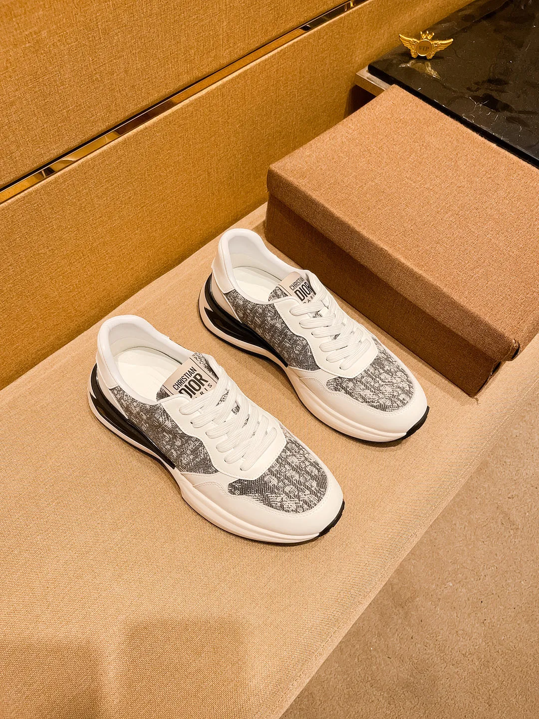 Men's shoes💰 460💰【Dior】🔥Men's high-end brand of shoes official website 1:1 latest masterpiece: the upper is made of Italian imported first-layer cowhide with a comfortable and breathable lining➕original non-slip and wear-resistant outsole🔥, making walking more convenient and comfortable! An exclusive new model, a stunning work, a beautiful 1:1 replica [color] compared to the official quality! Create a fashionable personality to set off your uniqueness! A must-have for trendy men! Classic🔥Size: 38-44 Color: 🔥 2⃣️ colors available🔥